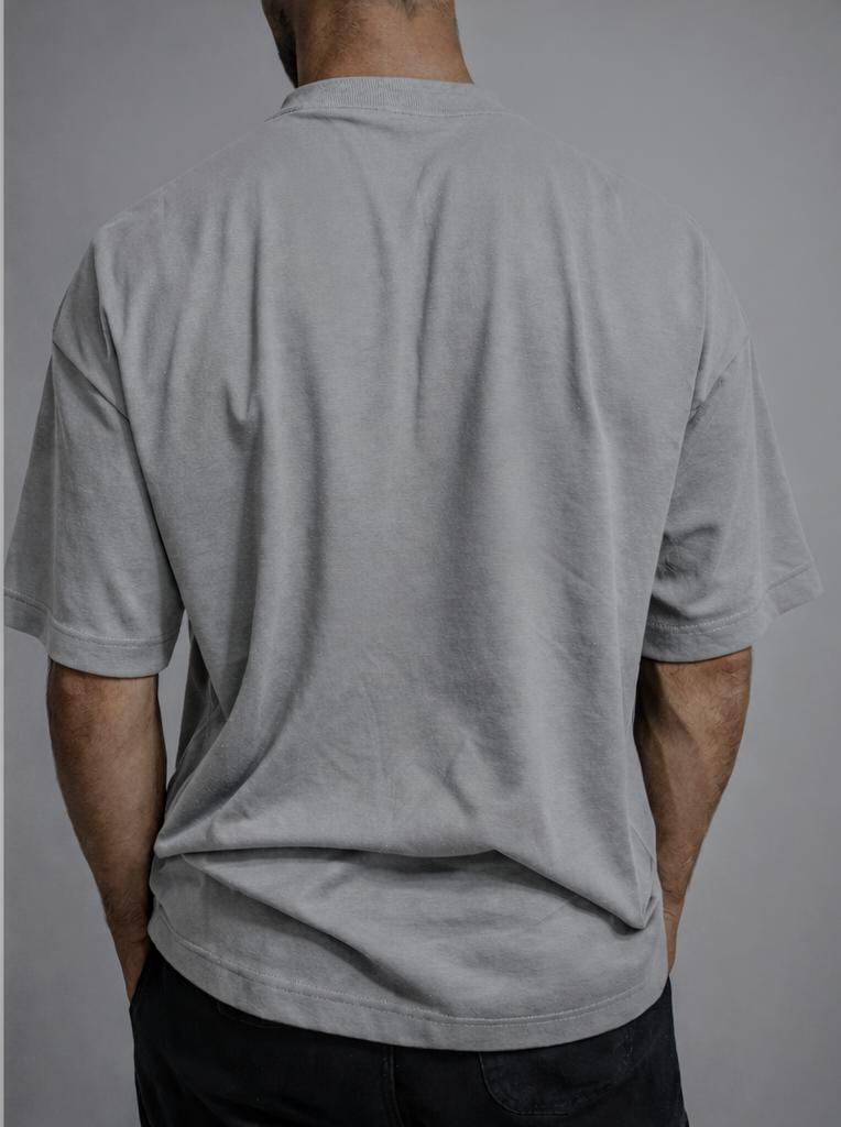 Costas da camiseta Cinza