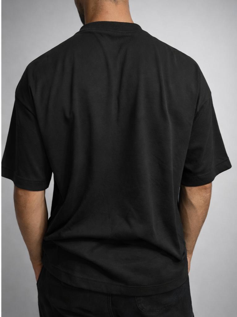 Costas da camiseta Preto